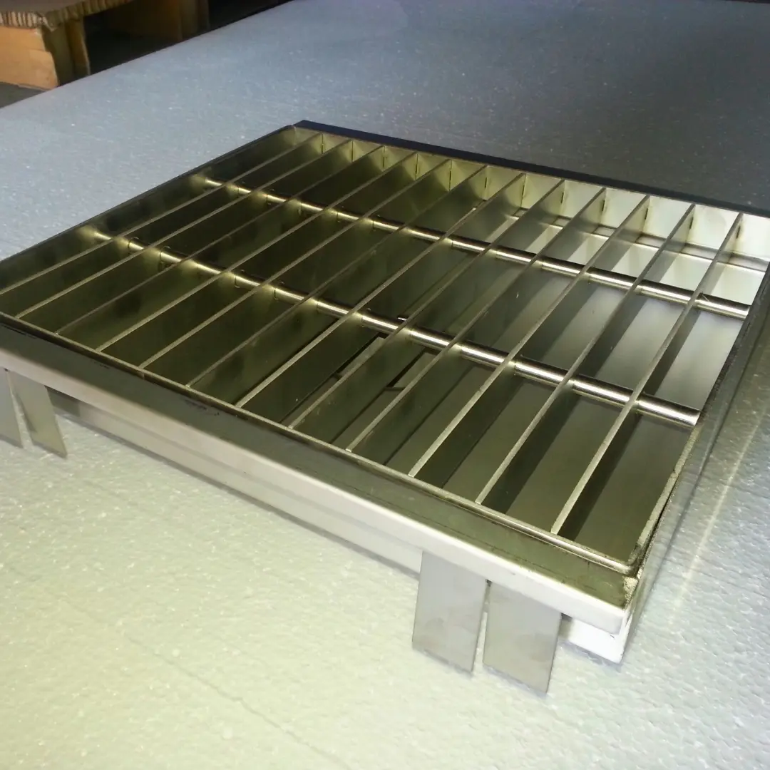 Images for Grating with Crossbar